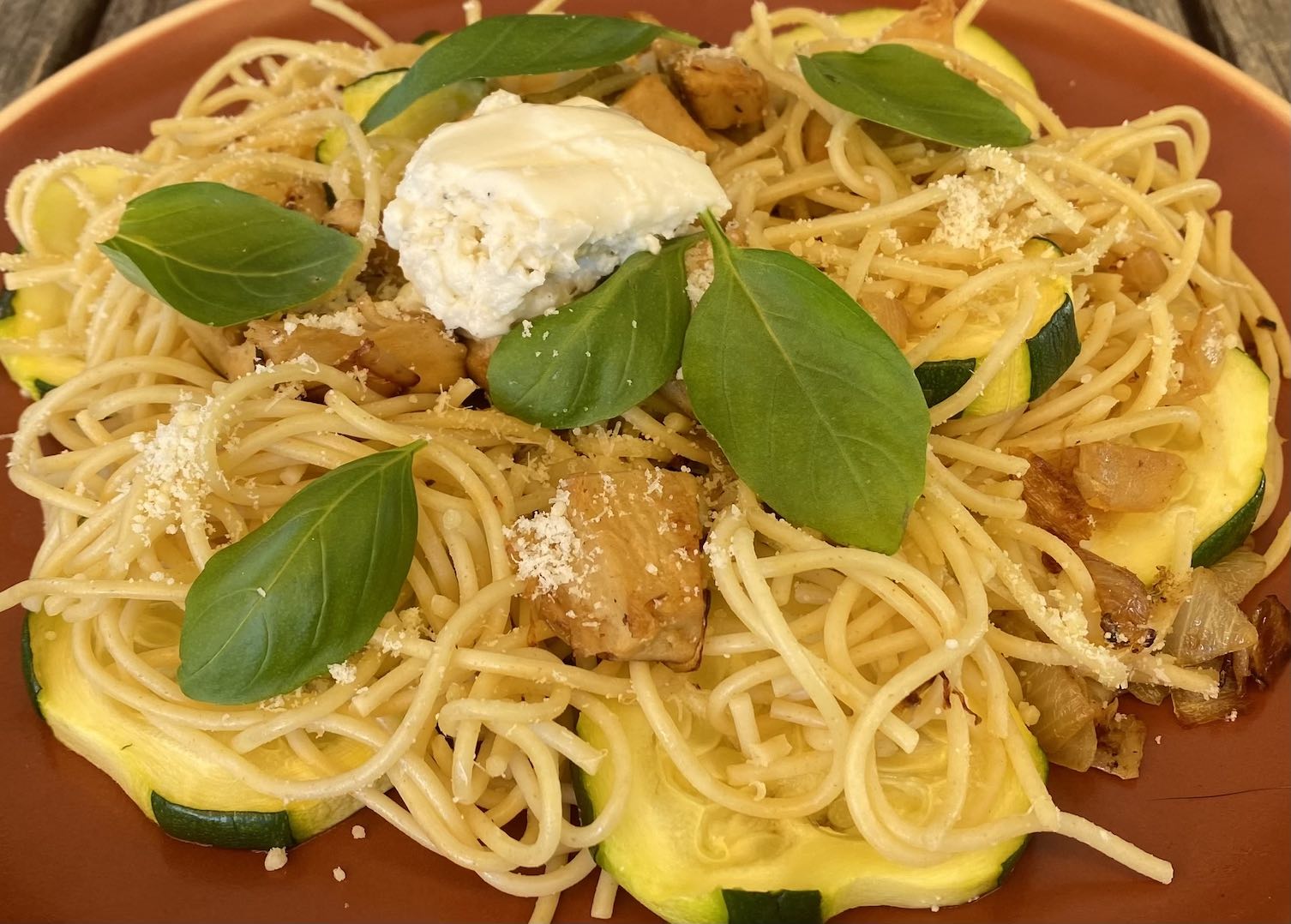 Spaghetti aux courgettes et protéines végétales